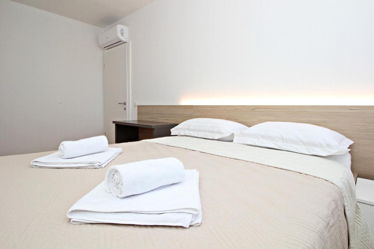 Blue Lagoon Apartments Zadar Bagian luar foto